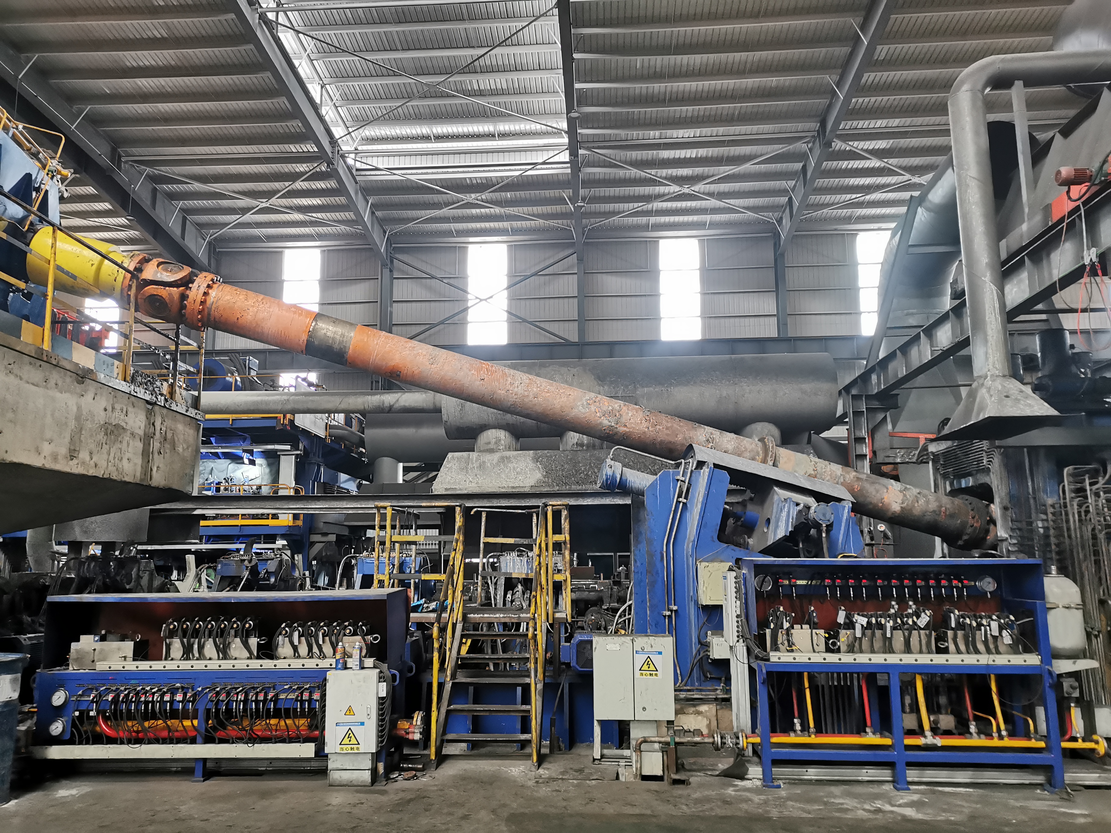 Reemplazo de los ejes cardán para el molino de acabado por husillos de engranajes de tambor