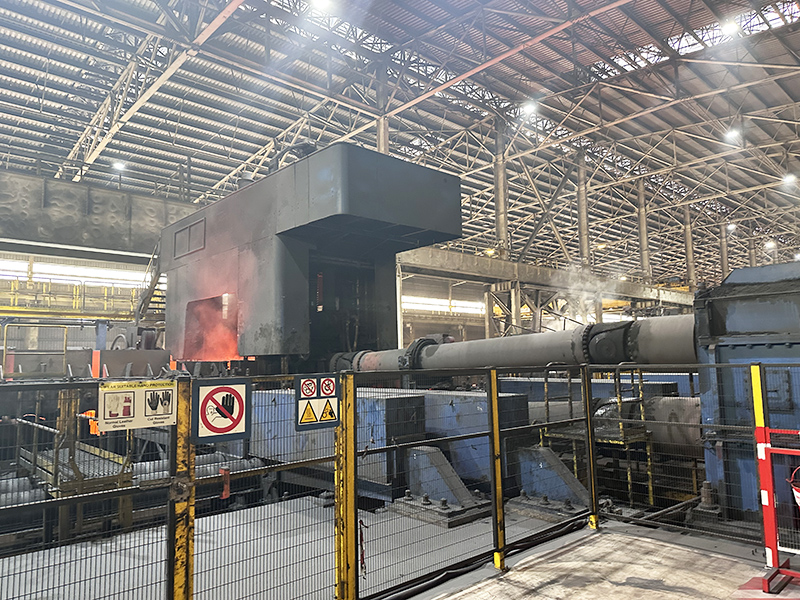 Reemplazo de los ejes cardán para el molino de acabado por husillos de engranajes de tambor